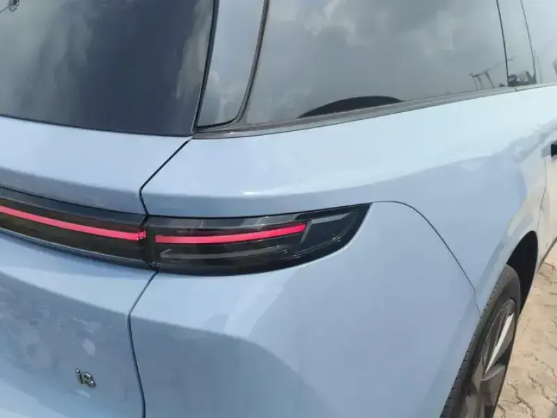 2025 Li Auto (Lixiang) i8 с пробегом 10 000 км