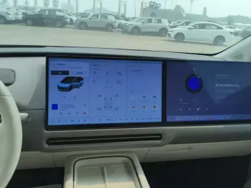 2025 Li Auto (Lixiang) i8 с пробегом 10 000 км