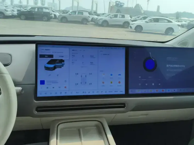 2025 Li Auto (Lixiang) i8 с пробегом 10 000 км