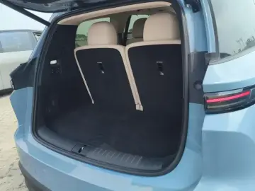 2025 Li Auto (Lixiang) i8 с пробегом 10 000 км