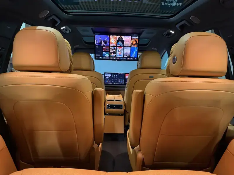 2025 Li Auto (Lixiang) i8 с пробегом 13 500 км