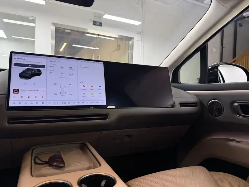 2025 Li Auto (Lixiang) i8 с пробегом 200 км