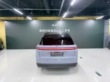 2025 Li Auto (Lixiang) i8 с пробегом 5 400 км