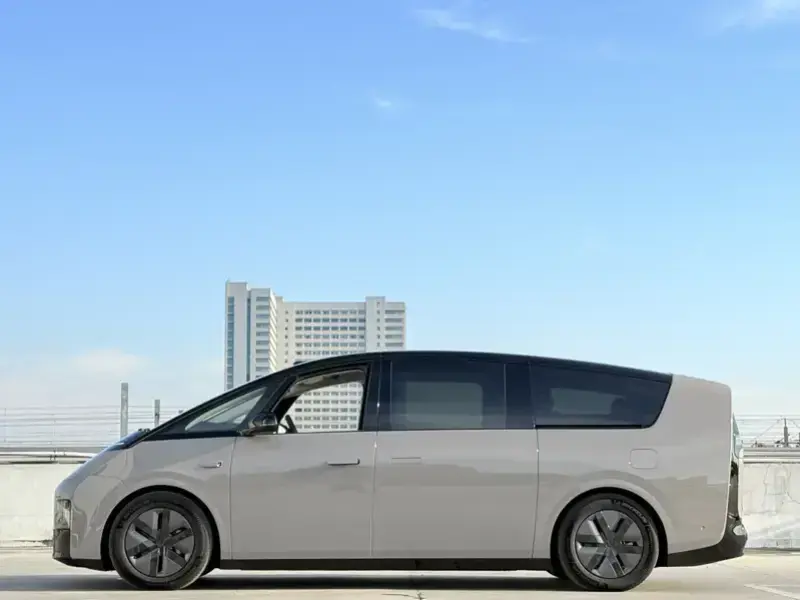 2025 Li Auto (Lixiang) Mega с пробегом 11 900 км