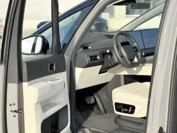 2025 Li Auto (Lixiang) Mega с пробегом 11 900 км