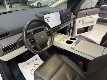 2024 Li Auto (Lixiang) Mega с пробегом 80 000 км