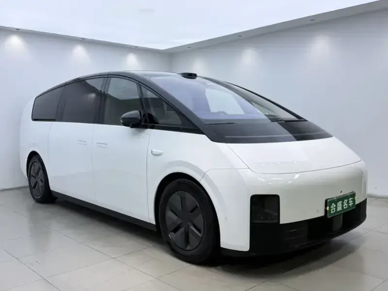 2025 Li Auto (Lixiang) Mega с пробегом 18 000 км