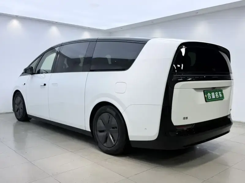 2025 Li Auto (Lixiang) Mega с пробегом 18 000 км