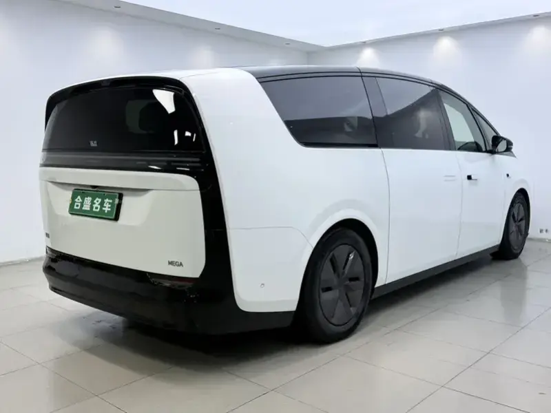 2025 Li Auto (Lixiang) Mega с пробегом 18 000 км