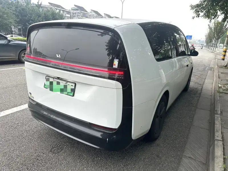 2025 Li Auto (Lixiang) Mega с пробегом 31 000 км