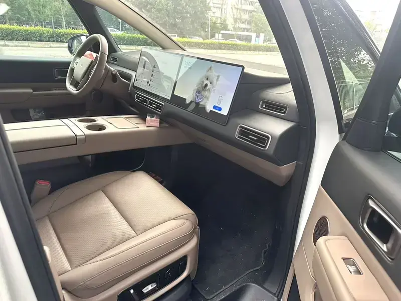2025 Li Auto (Lixiang) Mega с пробегом 31 000 км