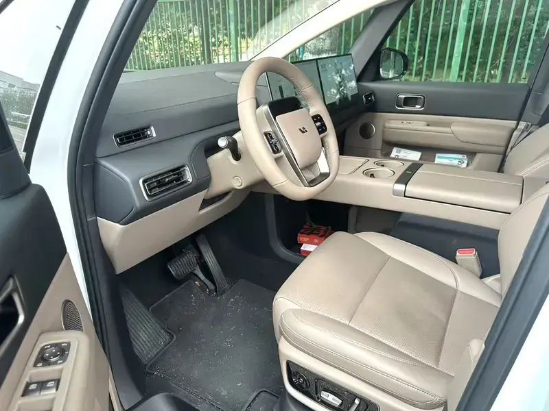 2025 Li Auto (Lixiang) Mega с пробегом 31 000 км