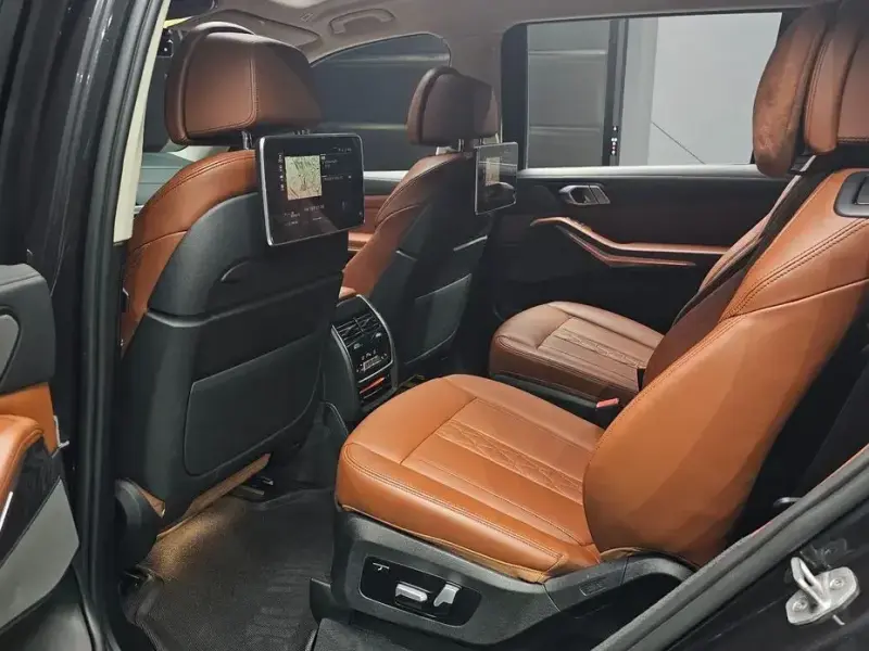 2022 BMW X7 с пробегом 90 909 км