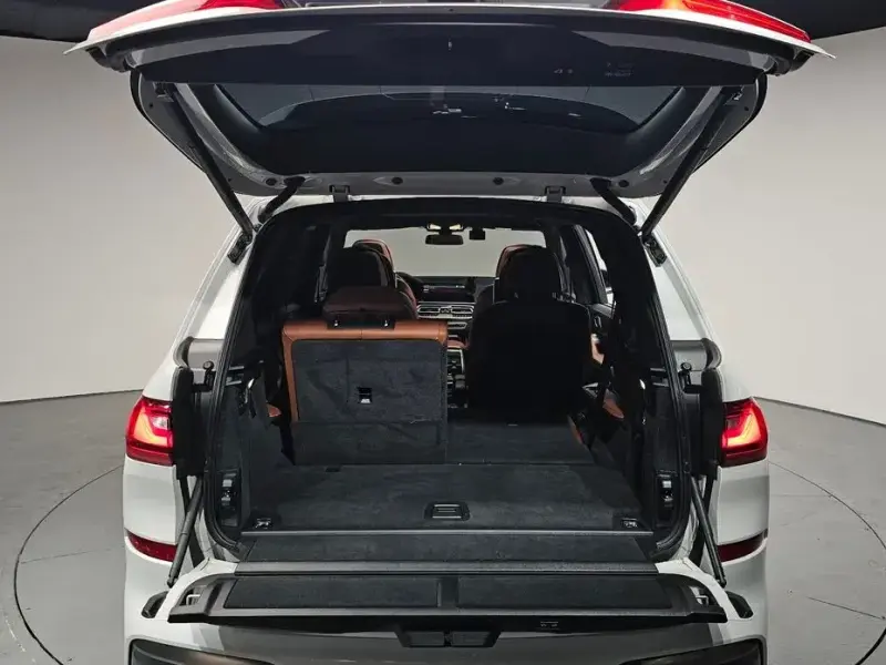 2022 BMW X7 с пробегом 77 673 км