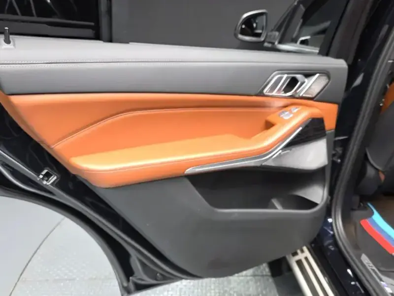 2022 BMW X7 с пробегом 37 891 км