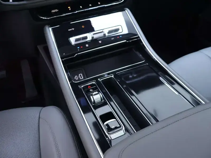 2024 Lincoln Aviator с пробегом 1 700 км