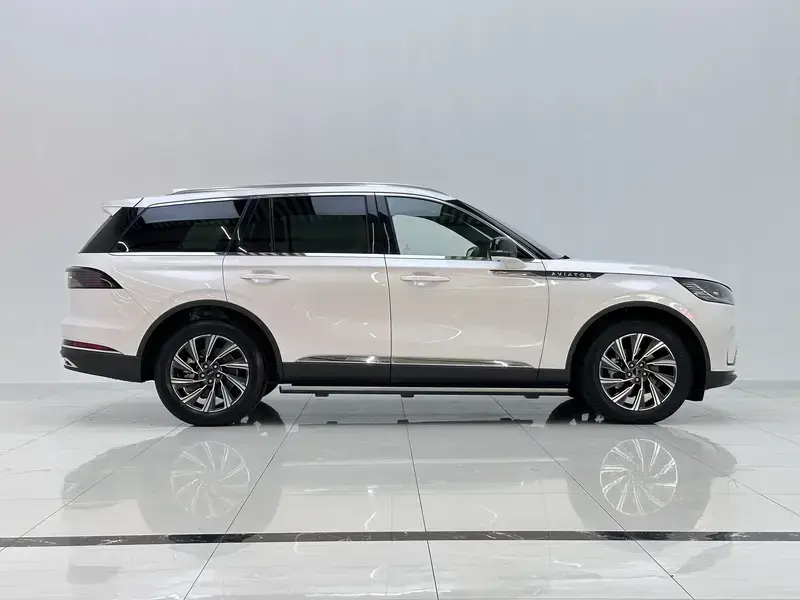 2024 Lincoln Aviator с пробегом 11 900 км