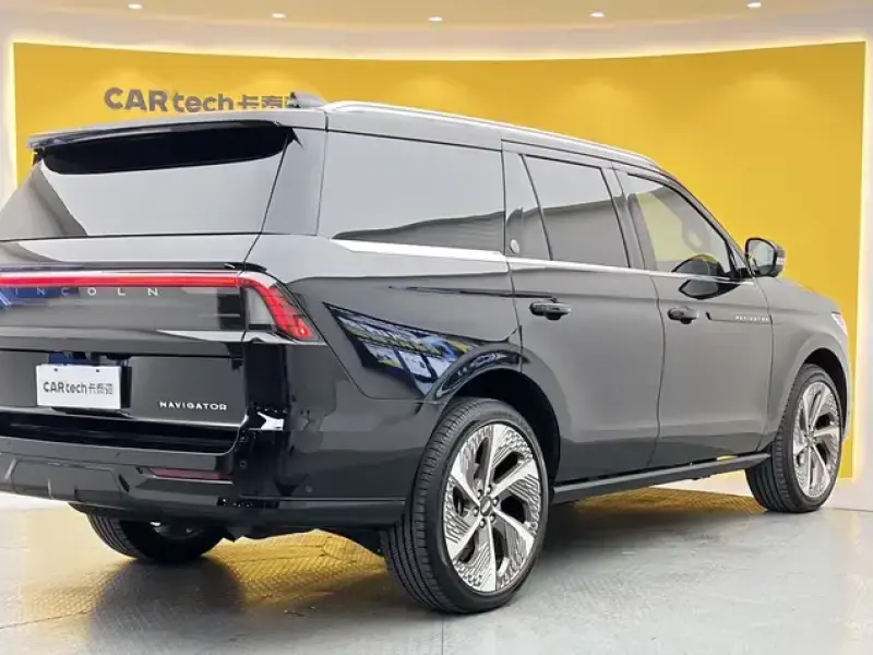 2025 Lincoln Navigator с пробегом 9 000 км