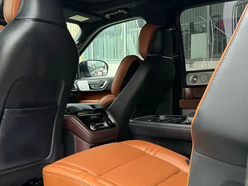 2020 Lincoln Navigator с пробегом 129 000 км
