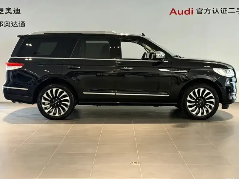 2024 Lincoln Navigator с пробегом 100 км