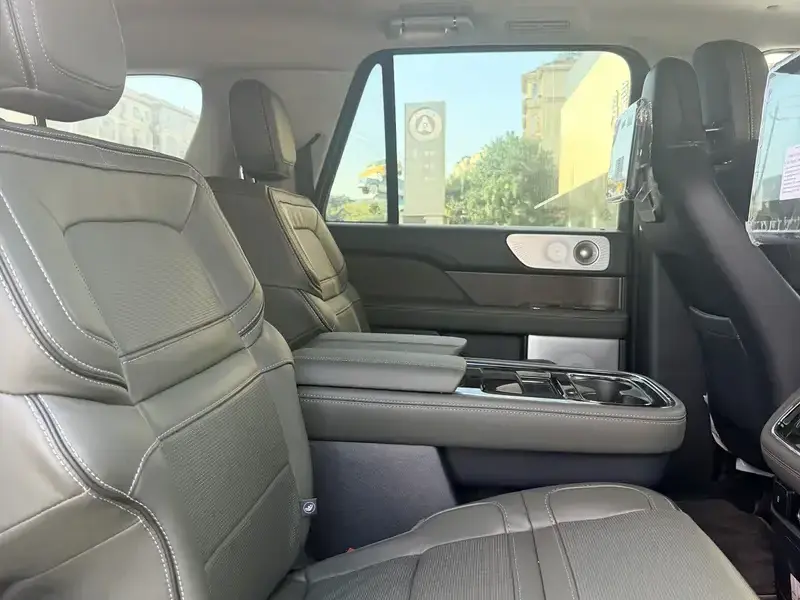 2024 Lincoln Navigator с пробегом 100 км