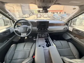 2024 Lincoln Navigator с пробегом 100 км