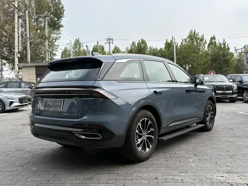 2026 Lincoln Nautilus с пробегом 10 000 км