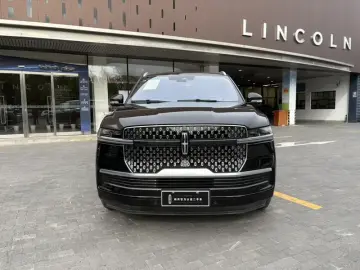 2025 Lincoln Navigator с пробегом 8 000 км