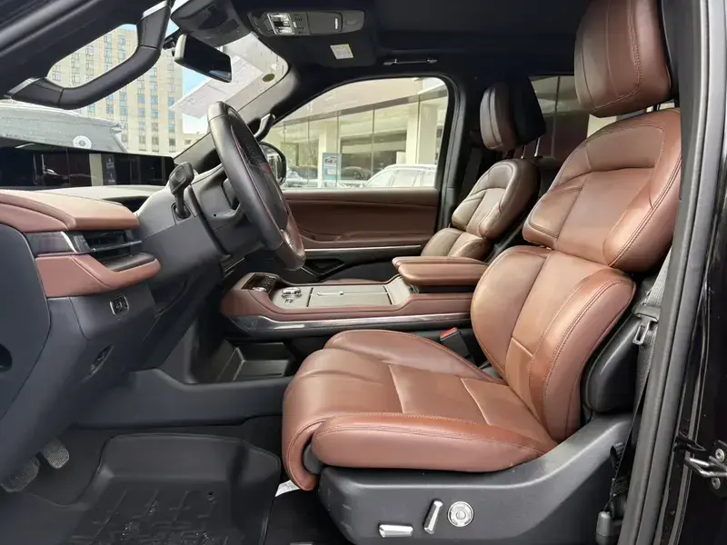 2025 Lincoln Navigator с пробегом 8 000 км