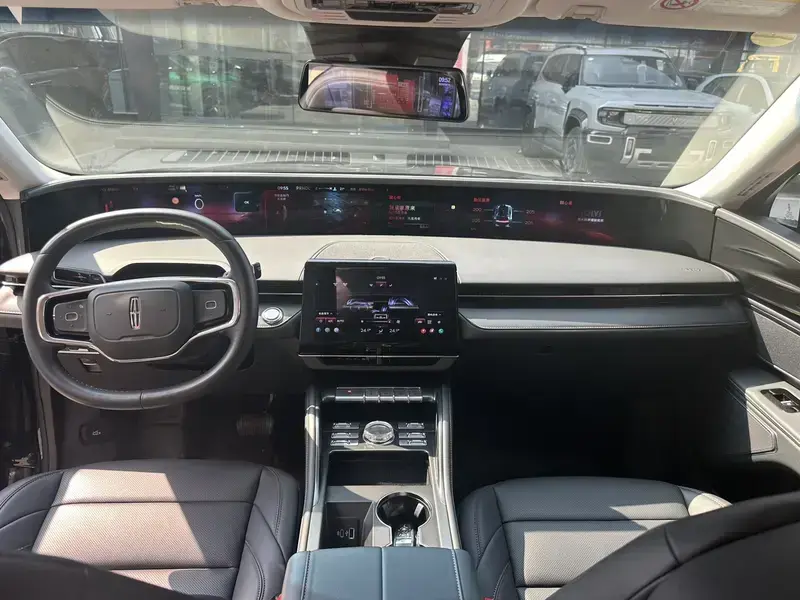 2026 Lincoln Nautilus с пробегом 8 000 км