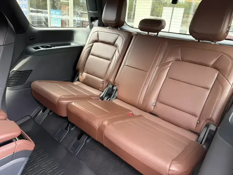 2025 Lincoln Navigator с пробегом 8 000 км