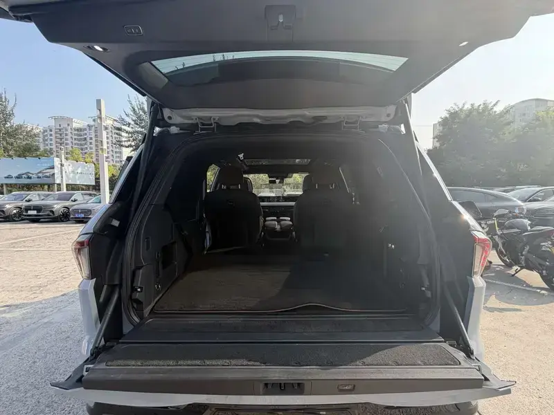 2025 Lincoln Navigator с пробегом 18 000 км