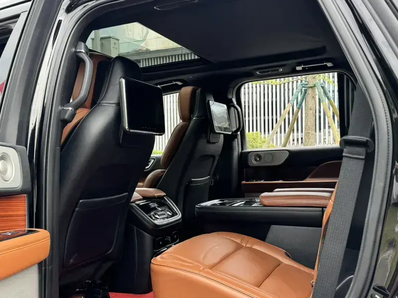 2019 Lincoln Navigator с пробегом 75 000 км