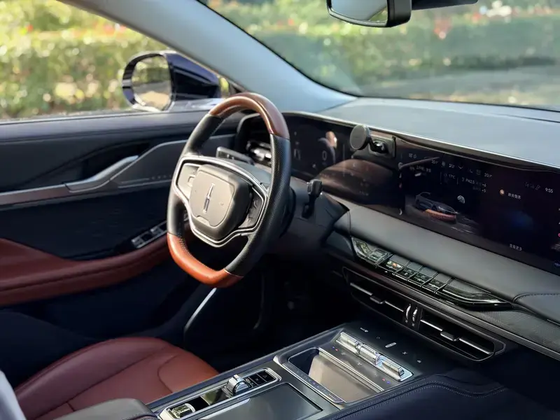 2022 Lincoln Z с пробегом 55 000 км
