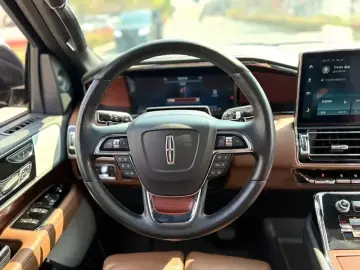 2022 Lincoln Navigator с пробегом 26 000 км