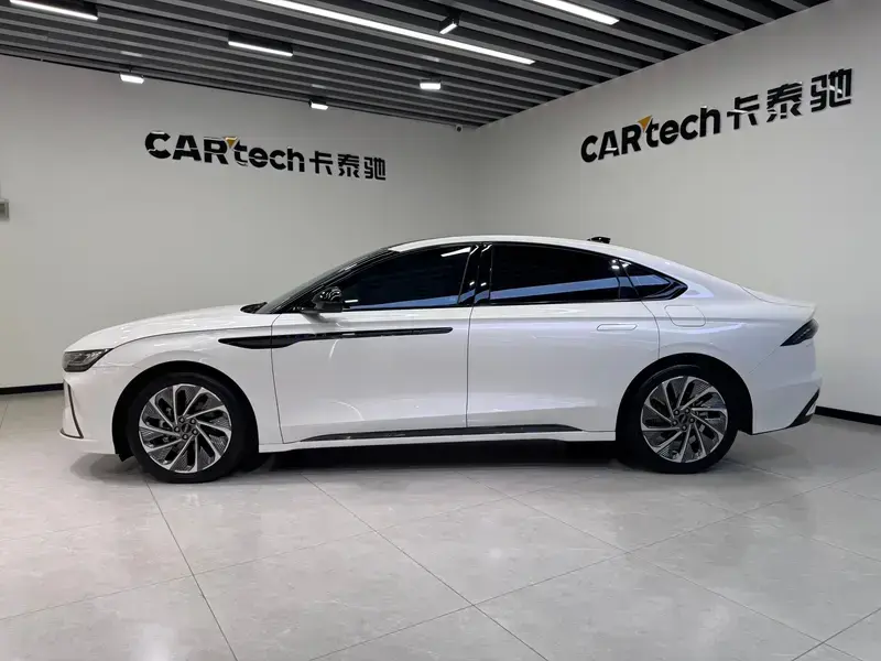 2024 Lincoln Z с пробегом 38 000 км