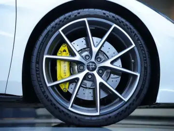 2022 Lotus Emira с пробегом 2 400 км