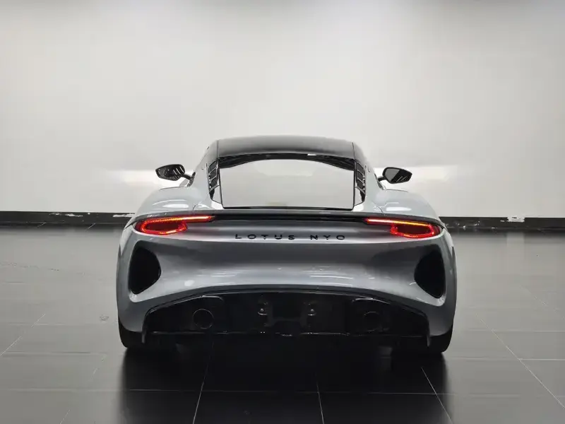 2022 Lotus Emira с пробегом 12 800 км