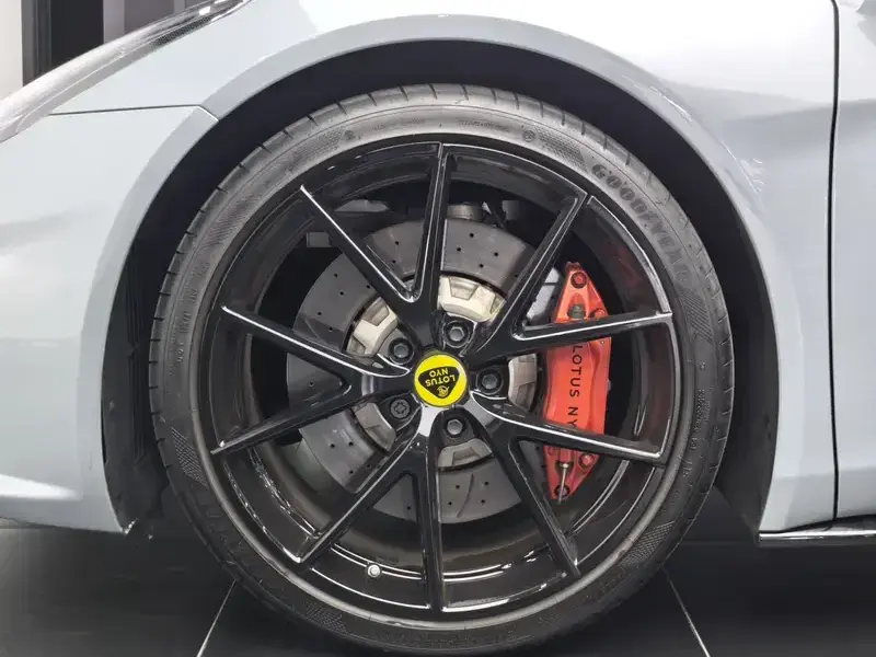 2022 Lotus Emira с пробегом 12 800 км