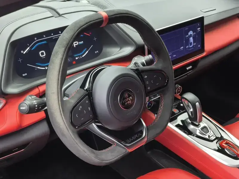 2022 Lotus Emira с пробегом 12 800 км
