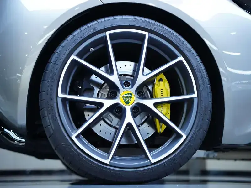 2022 Lotus Emira с пробегом 17 900 км