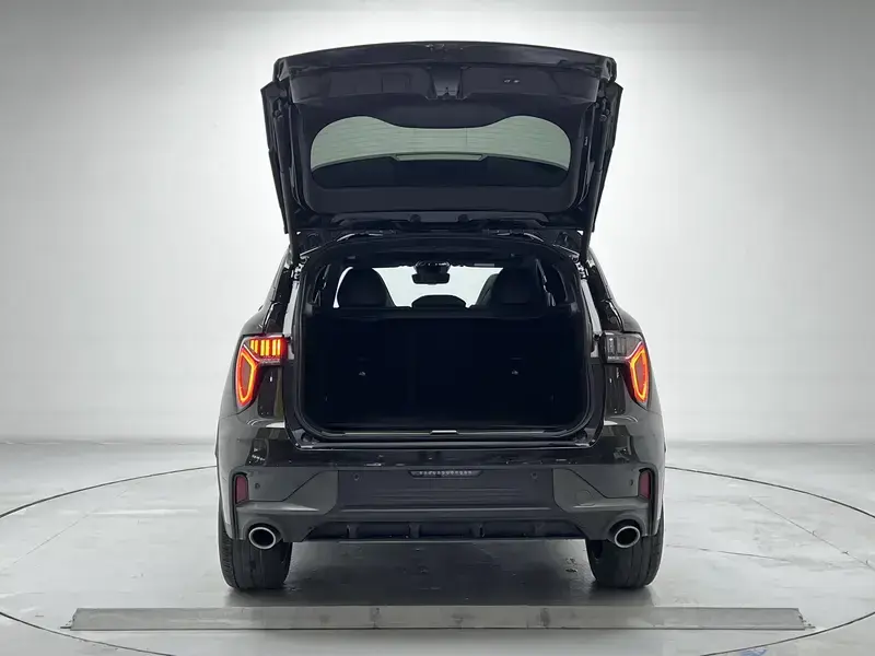 2021 Lynk & Co 01 с пробегом 135 200 км