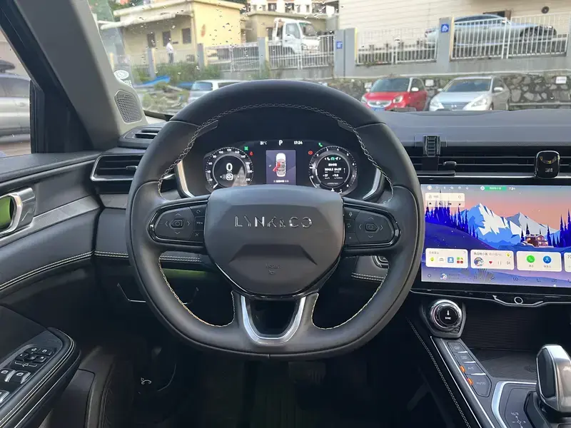 2023 Lynk & Co 01 с пробегом 39 300 км