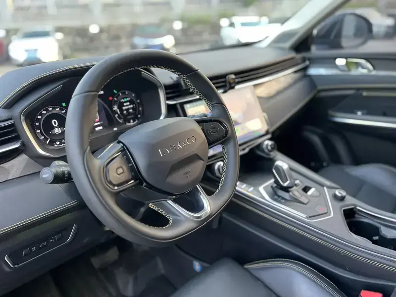 2023 Lynk & Co 01 с пробегом 39 300 км