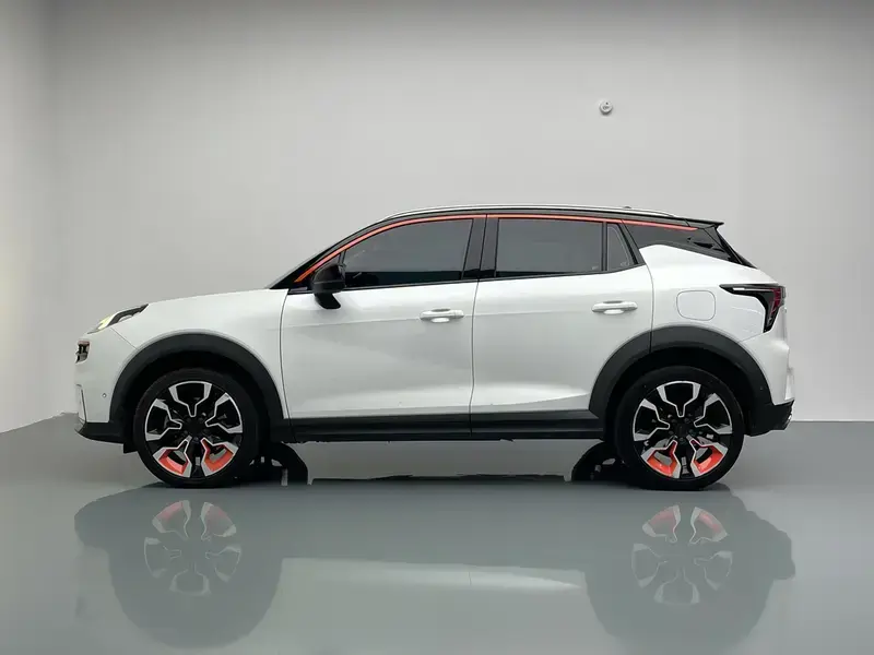2020 Lynk & Co 06 с пробегом 76 700 км