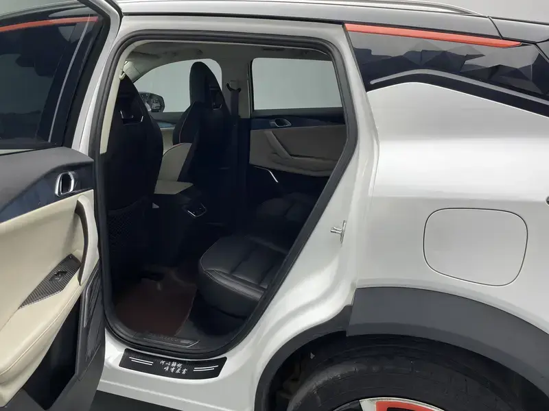 2020 Lynk & Co 06 с пробегом 76 700 км