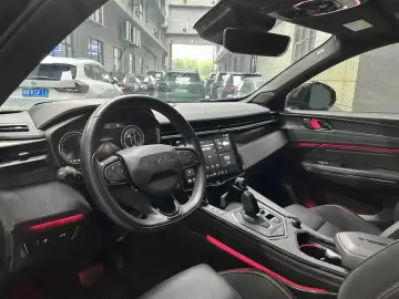 2020 Lynk & Co 05 с пробегом 42 300 км