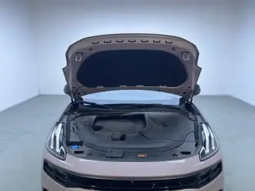 2023 Lynk & Co 06 с пробегом 26 300 км