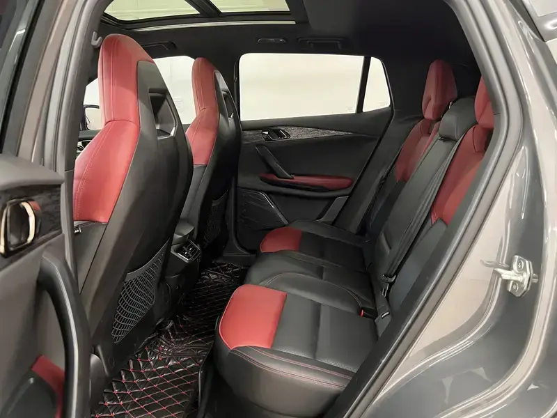 2020 Lynk & Co 06 с пробегом 37 000 км