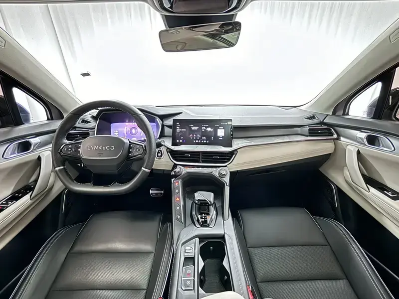 2021 Lynk & Co 06 с пробегом 30 800 км